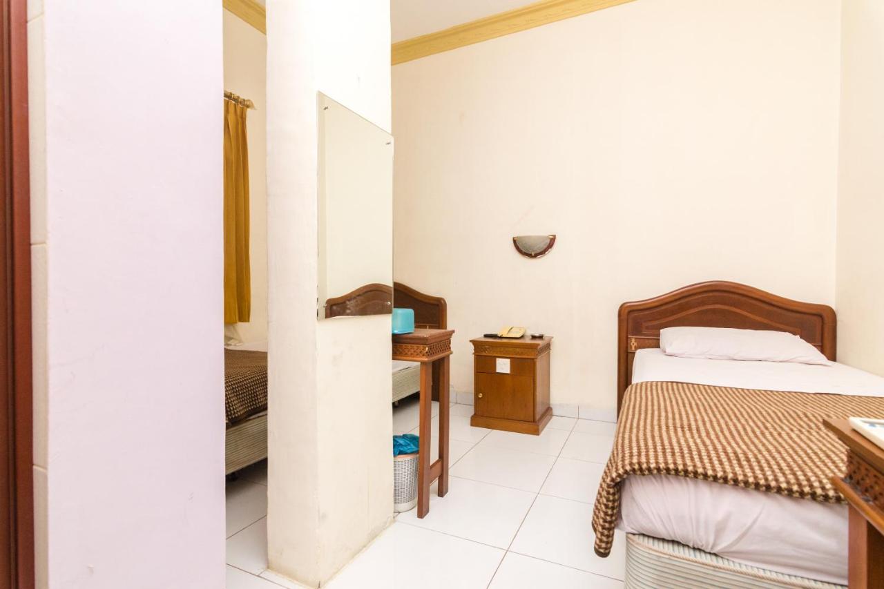 Oyo 2422 Rama Hotel Нагоя Экстерьер фото